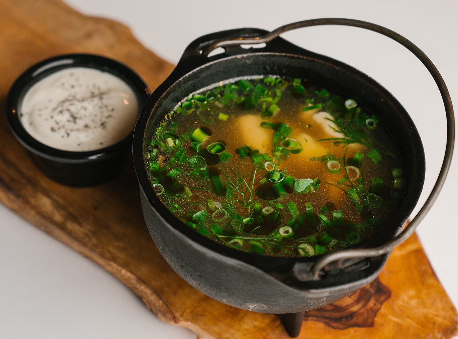 Уха «Царская» из трех видов рыб с растегаем