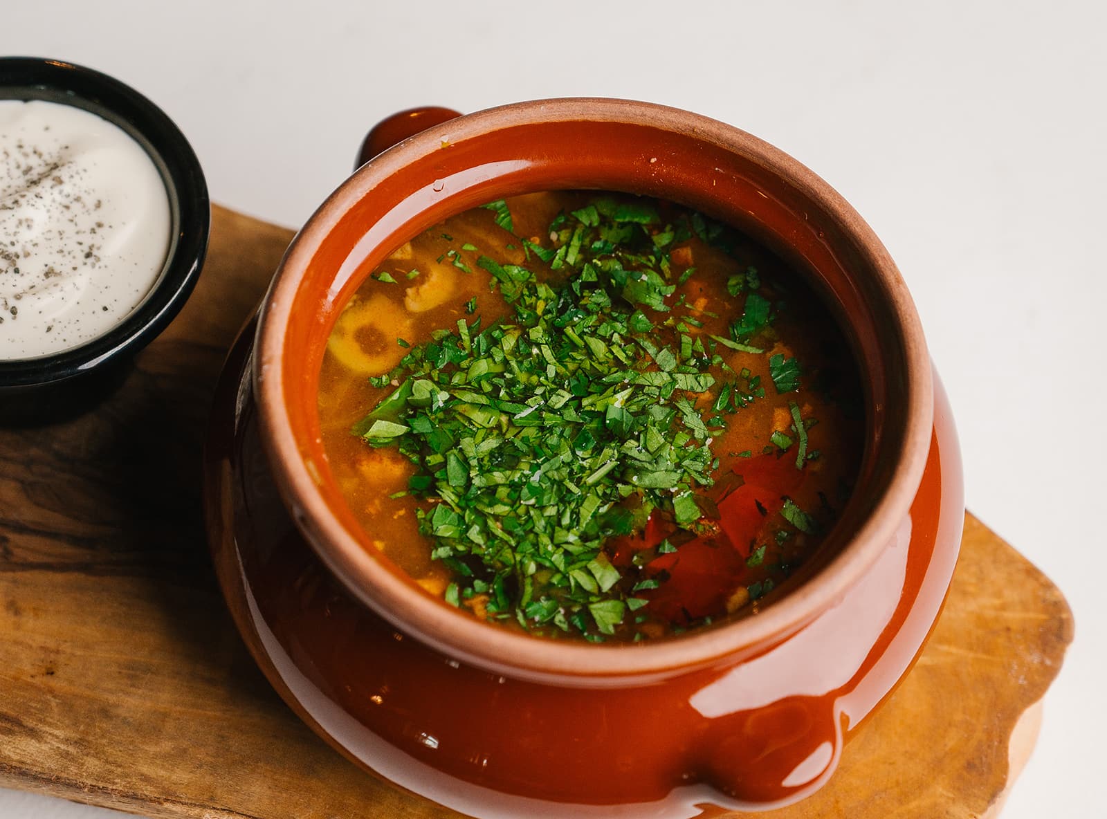 Солянка с тремя видами мяса и сметаной