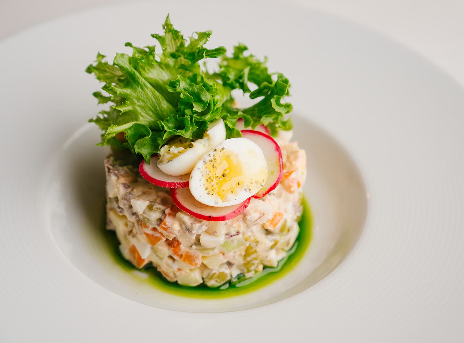 Оливье с томлёной телятиной