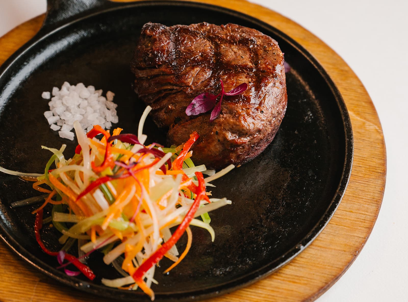 Стейк филе-миньон из мраморной оренбургской говядины