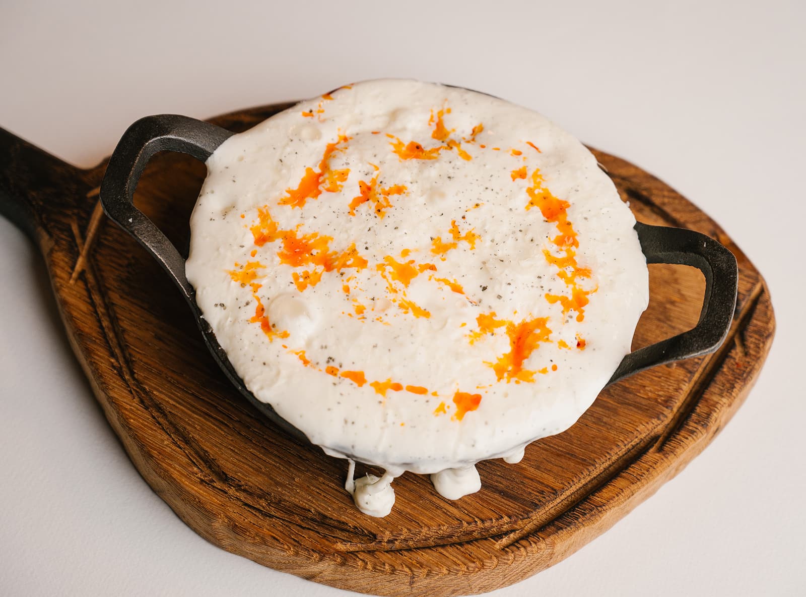 Цветная капуста с жареными лисичками под сырной эспумой