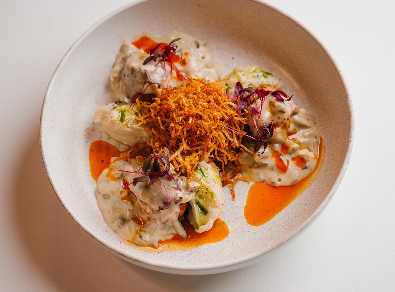 Утиные котлетки с соусом из сезонных грибов и картофельным пюре