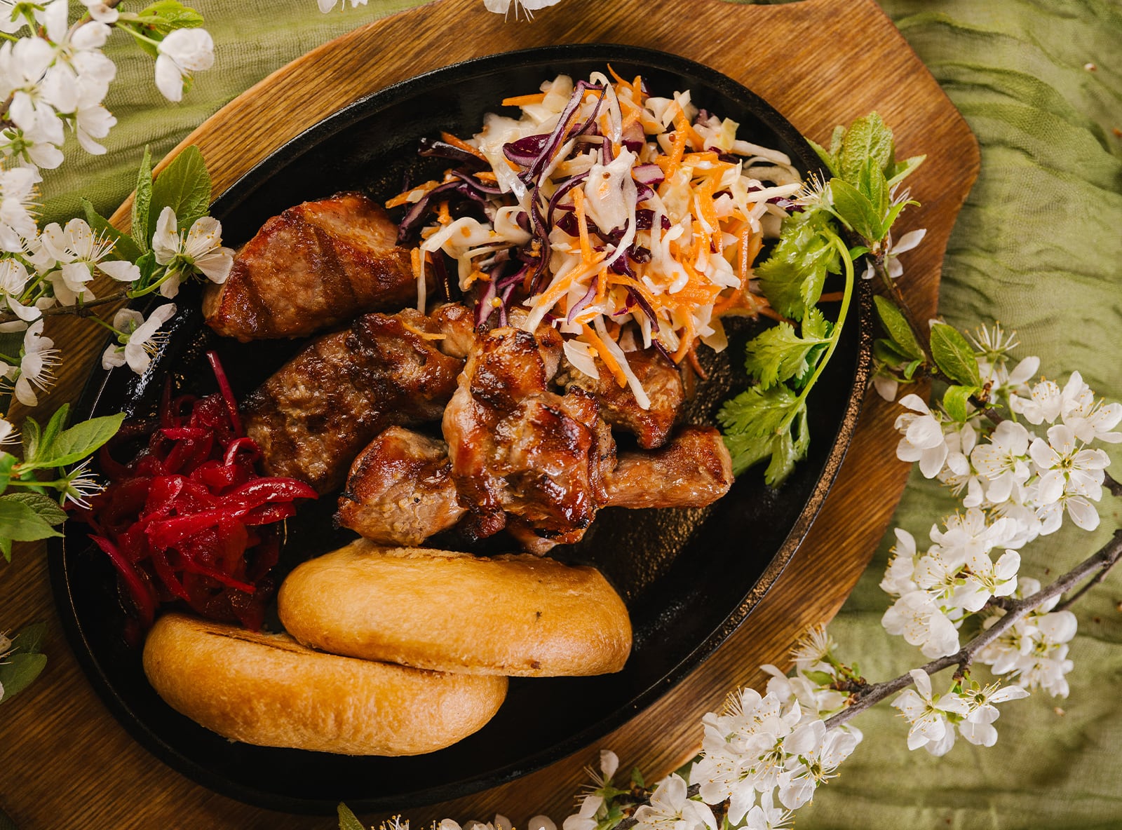 Мякоть куриного бедра в томатном маринаде